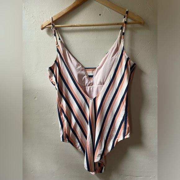 Carve Designs Villa One Piece Swimsuit Size Large Excellent Striped Pink Navy - Picture 5 of 9